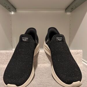 Skechers Women’s Wide Fit Limited Edition Martha Stewart Ultra Flex Slip-Ins